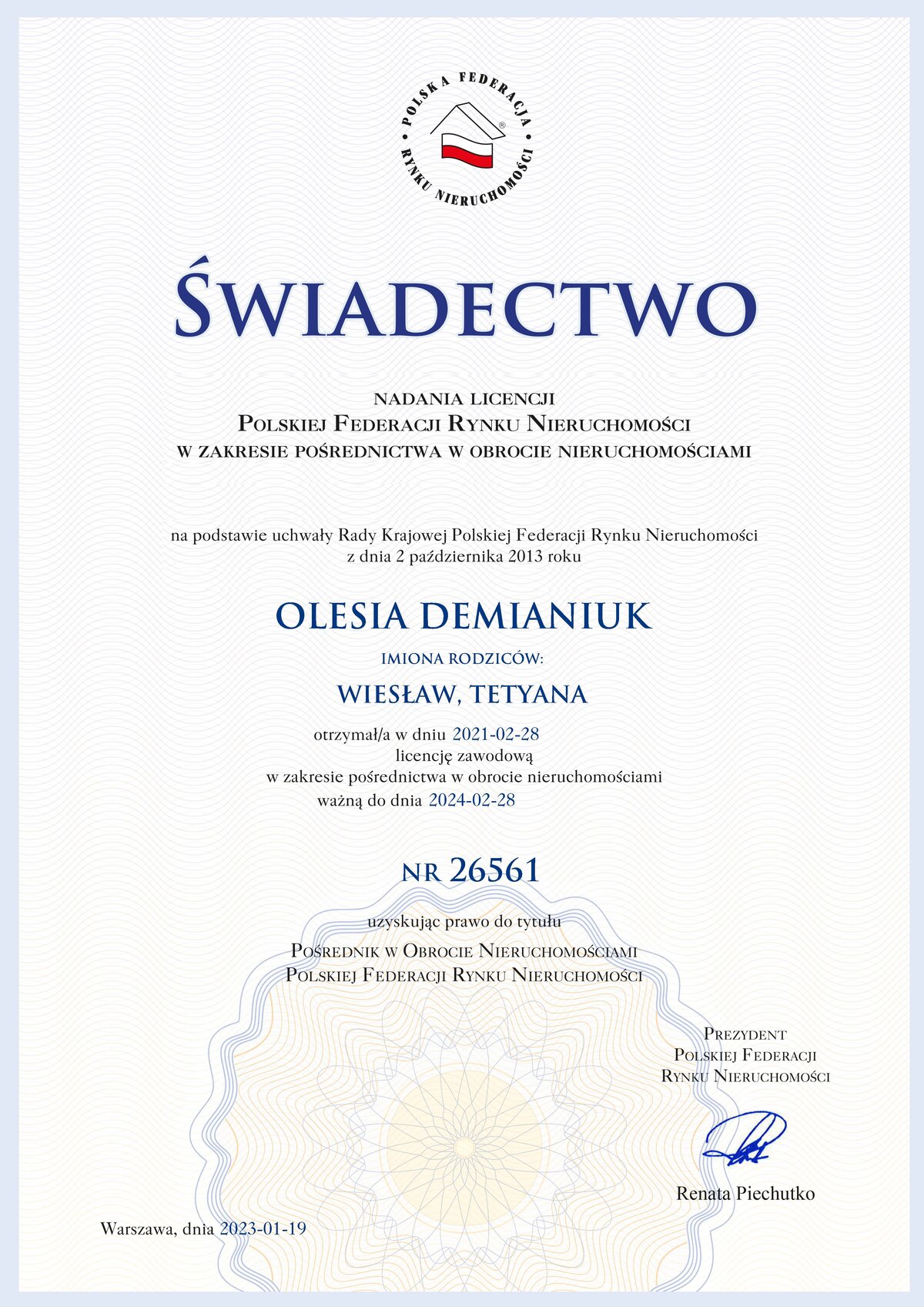 Świadectwo nadania licencji Polskiej Federacji Rynku Nieruchomości nr 26561, wydane 19.01.2023, ważne do 28.02.2024